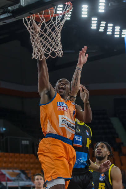 缺乏果断的 缺乏果断的